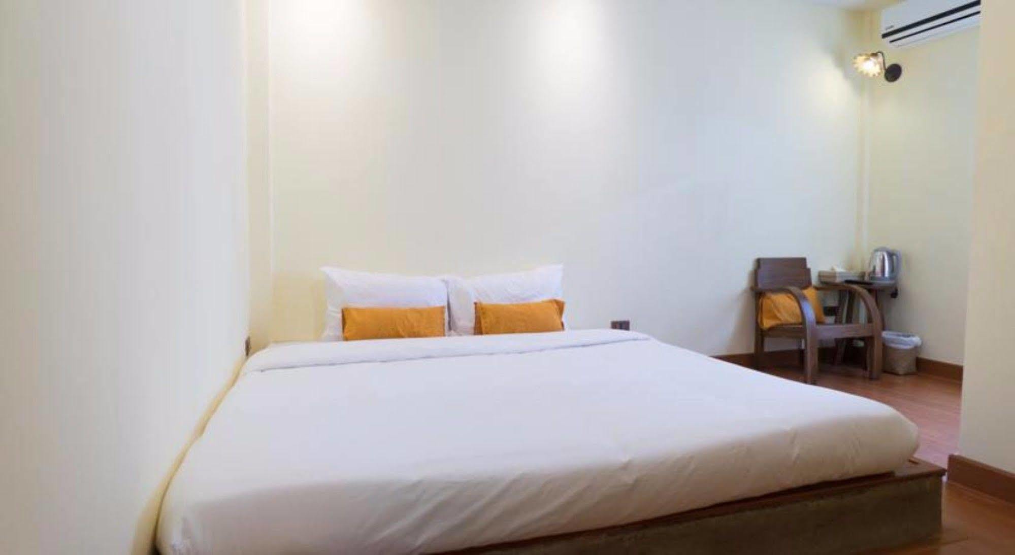 Manon Sleepeatdrink Bed & Breakfast Chiang Mai Exterior photo