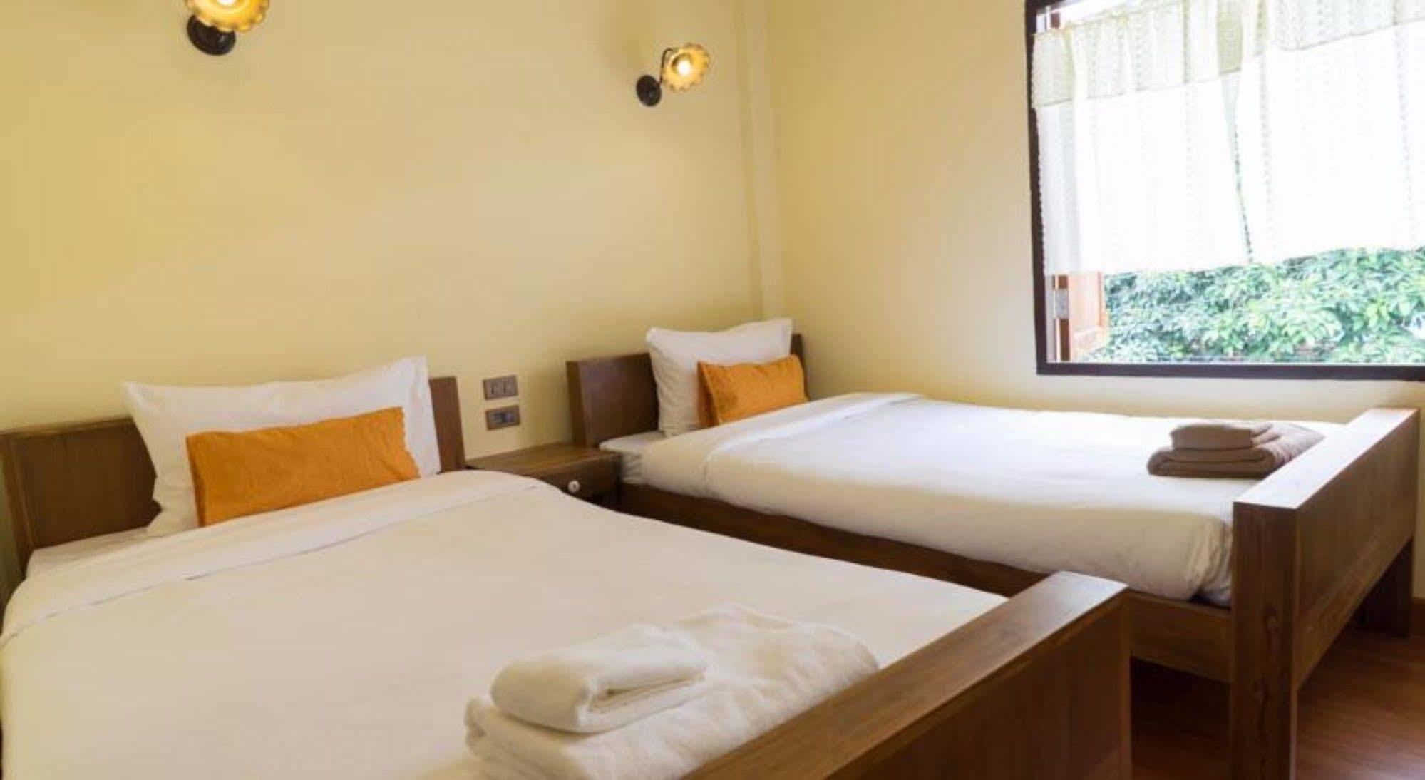 Manon Sleepeatdrink Bed & Breakfast Chiang Mai Exterior photo