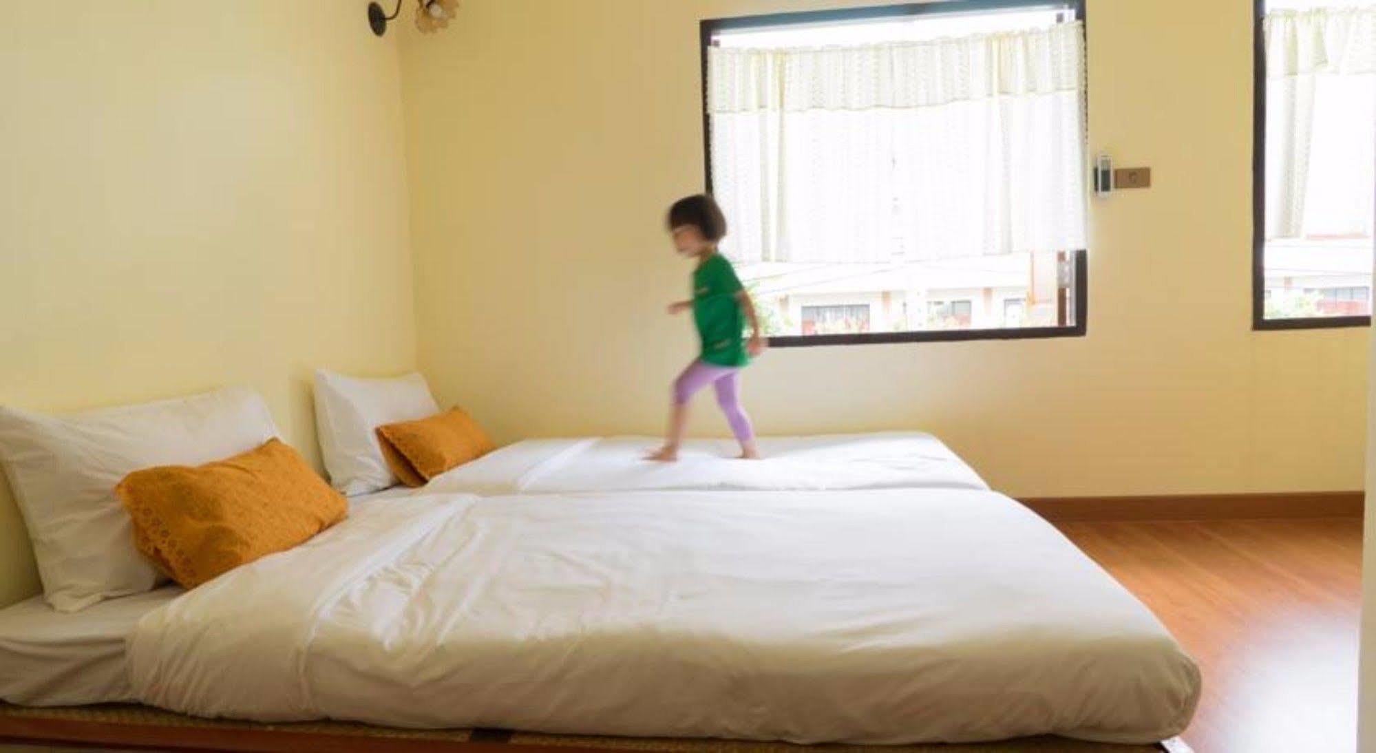 Manon Sleepeatdrink Bed & Breakfast Chiang Mai Exterior photo