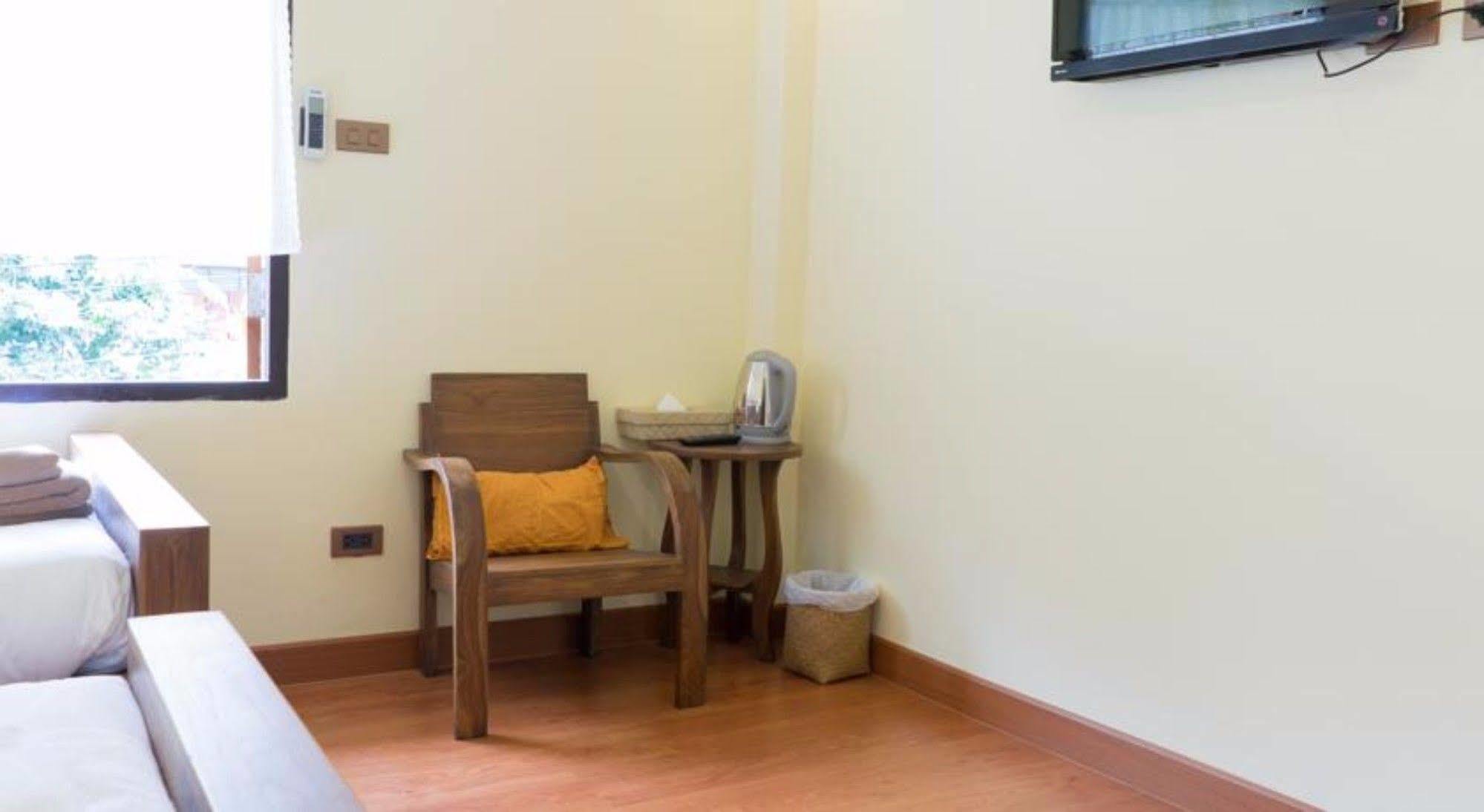 Manon Sleepeatdrink Bed & Breakfast Chiang Mai Exterior photo
