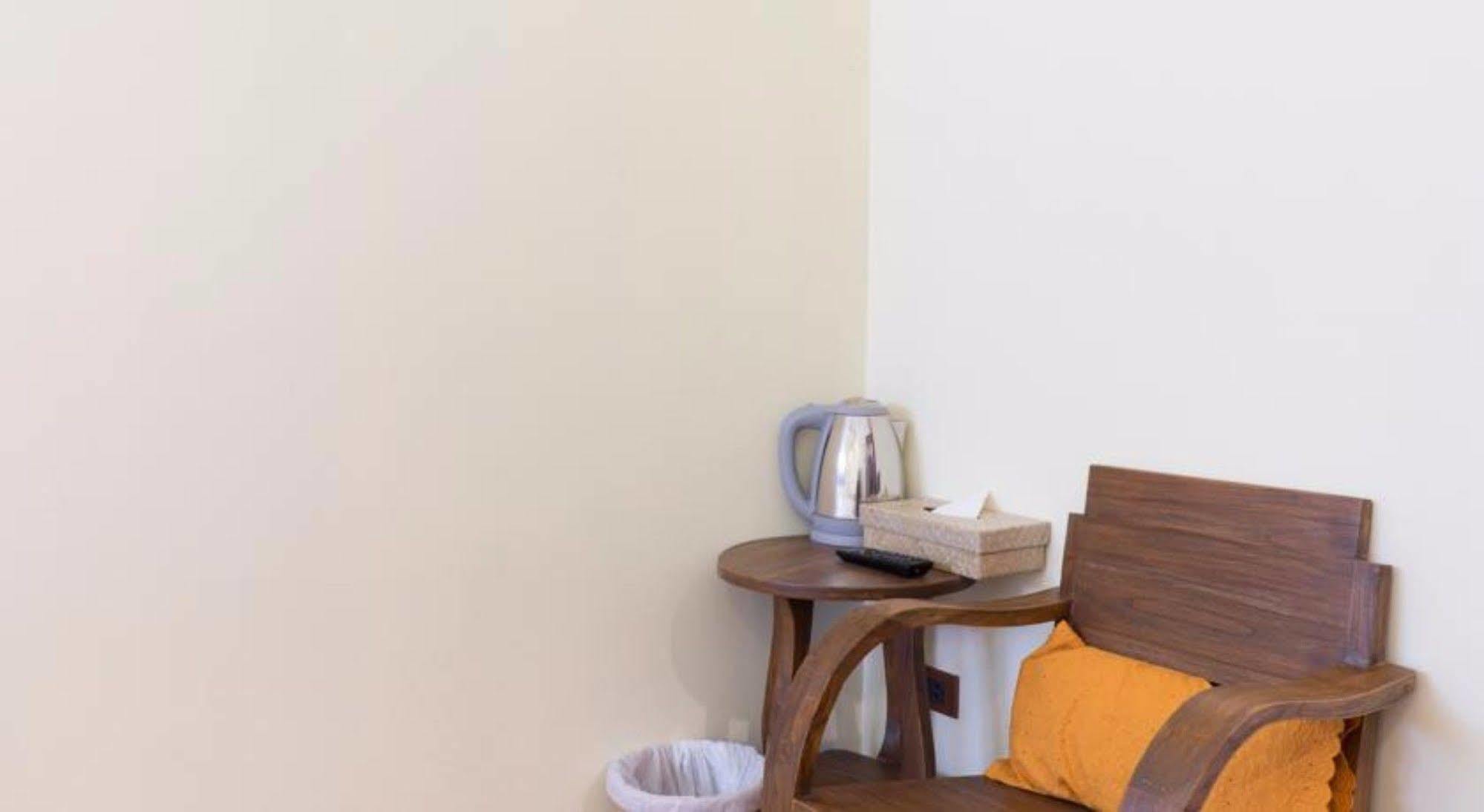 Manon Sleepeatdrink Bed & Breakfast Chiang Mai Exterior photo