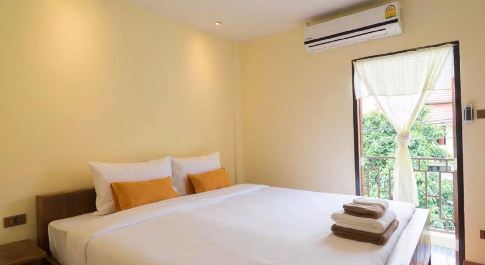 Manon Sleepeatdrink Bed & Breakfast Chiang Mai Exterior photo
