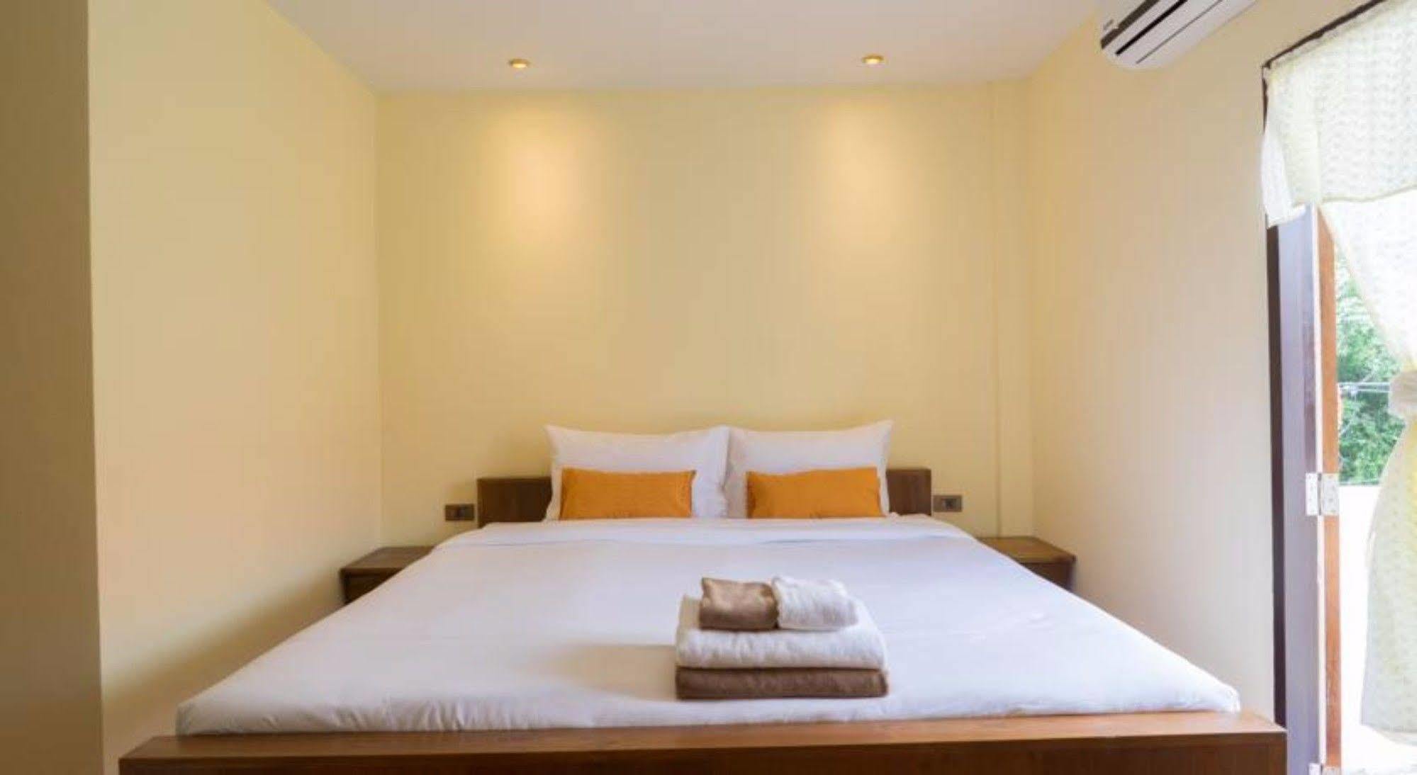 Manon Sleepeatdrink Bed & Breakfast Chiang Mai Exterior photo