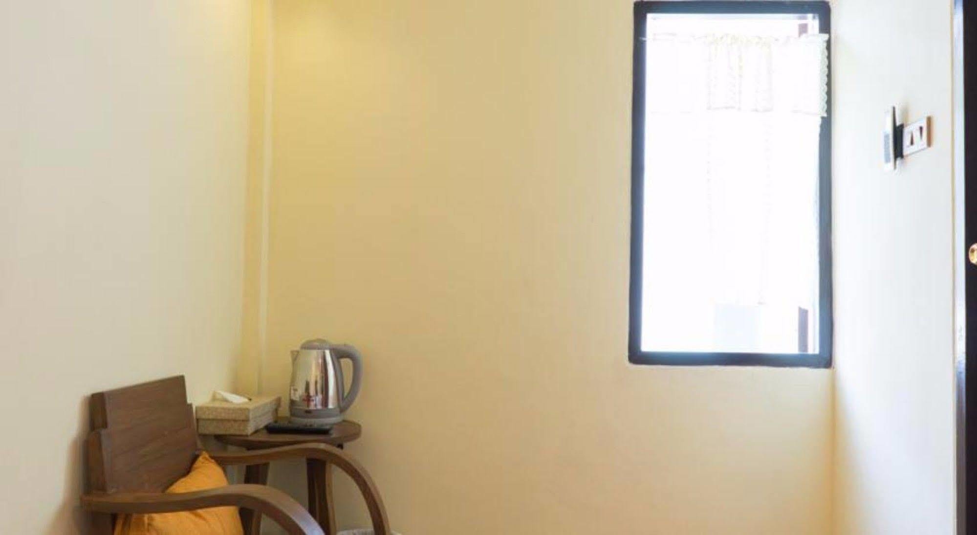 Manon Sleepeatdrink Bed & Breakfast Chiang Mai Exterior photo