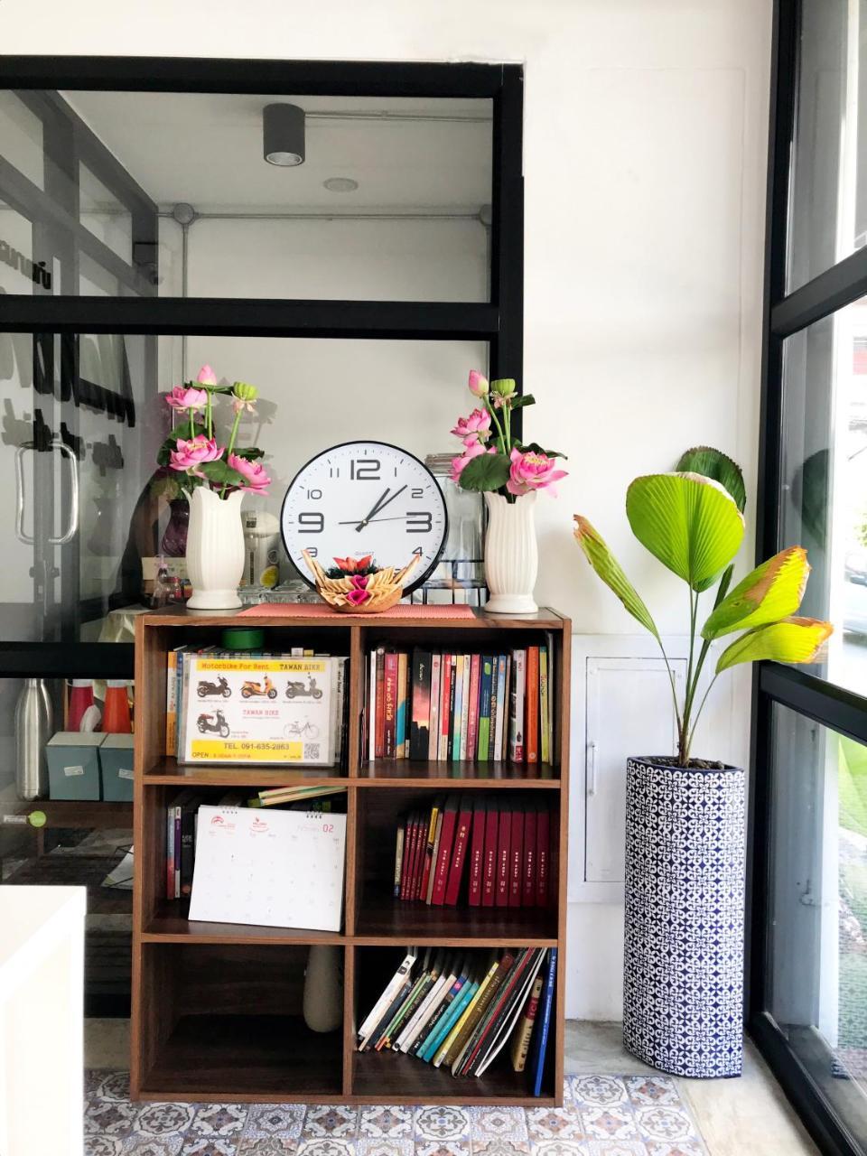 Manon Sleepeatdrink Bed & Breakfast Chiang Mai Exterior photo