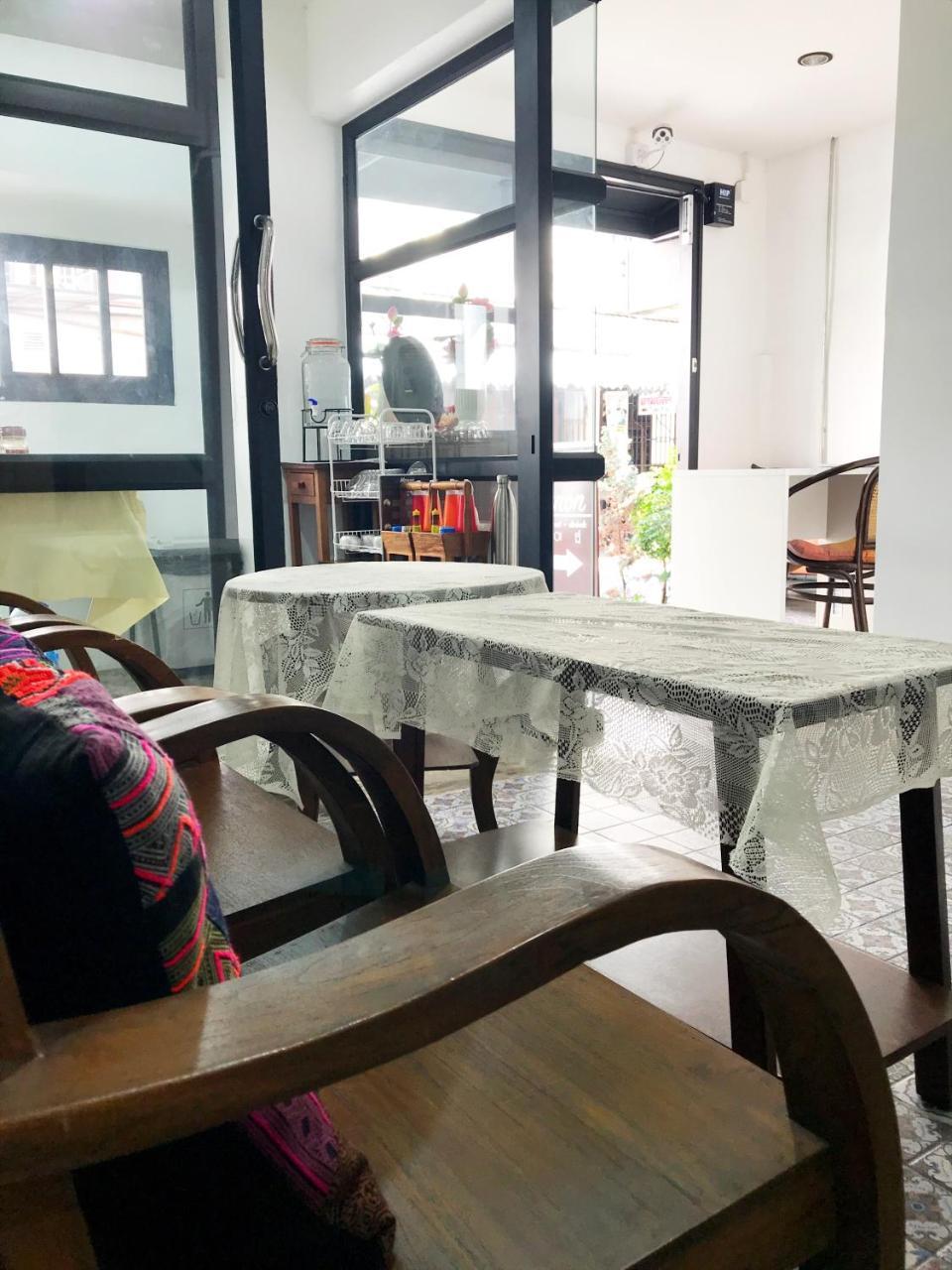 Manon Sleepeatdrink Bed & Breakfast Chiang Mai Exterior photo